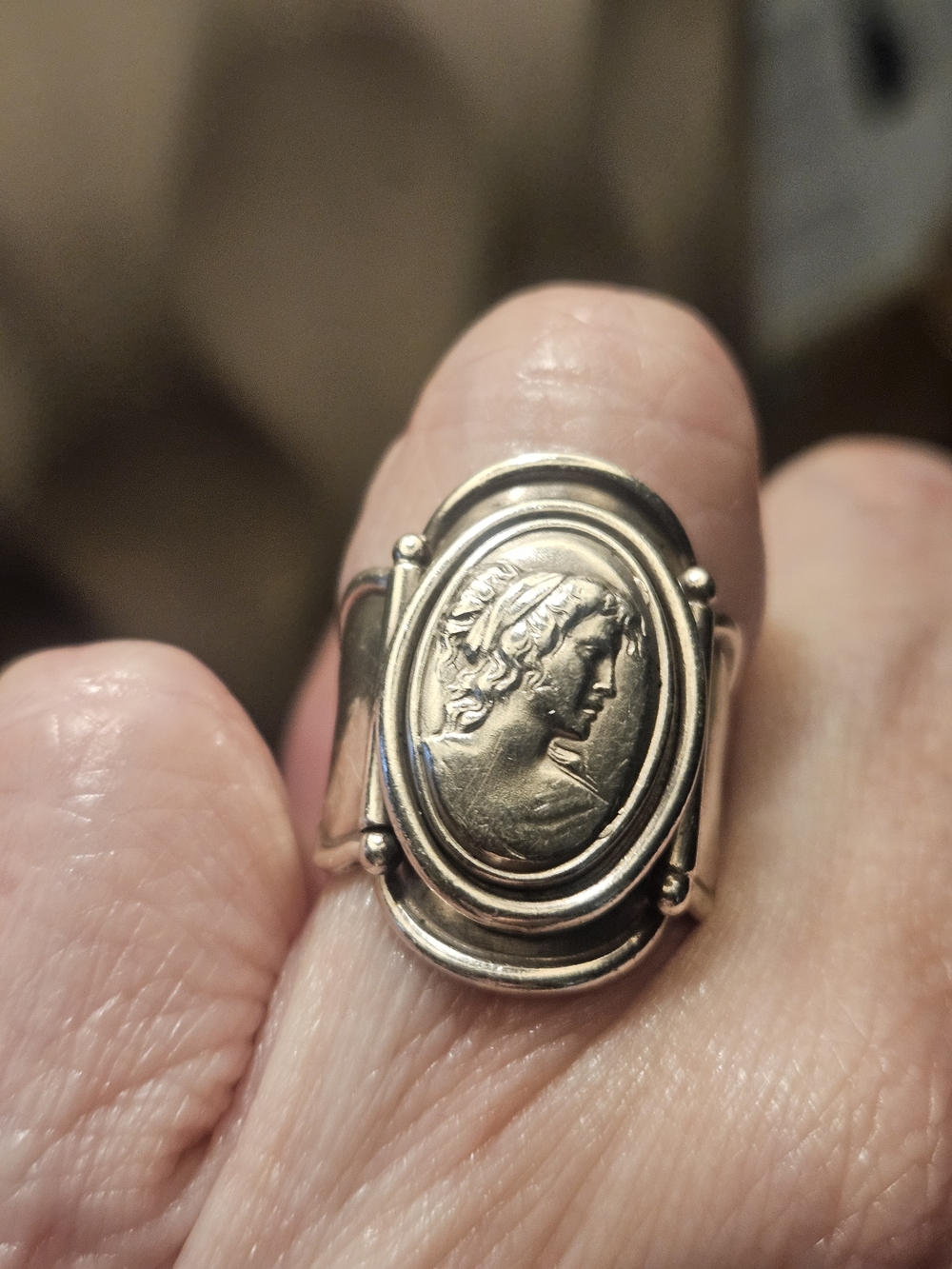 VINTAGE INSPIRED STERLING CAMEO RING.STUNNING DETAIL& ADJUSTABLE!A HEAD TURNER~